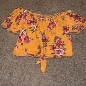 Ruffled SS crop top with tie front